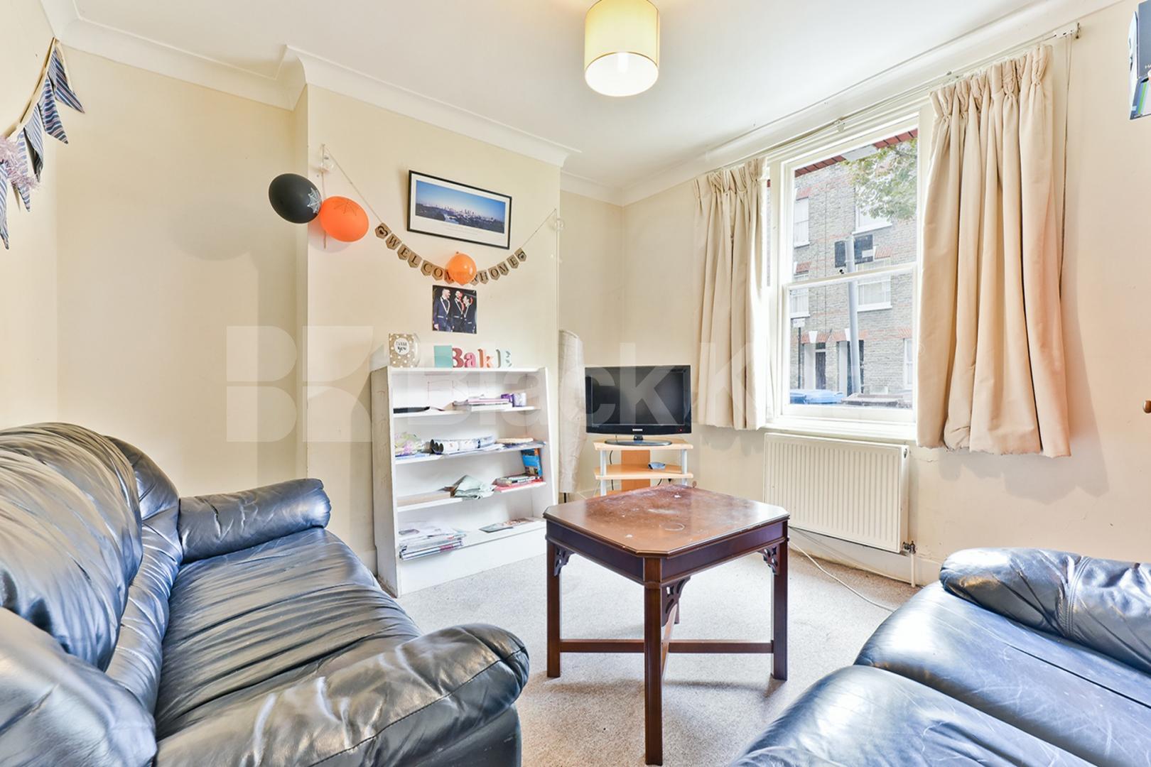 Stylish Georgian town house arranged over three floors & two Bathrooms Henshaw Street, Elephant and Castle/Borough